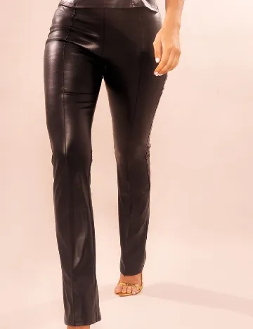 Pantaloni PRETTYLITTLETHING, negru