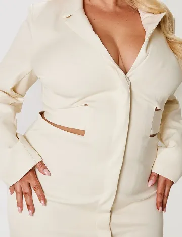Rochie scurta PRETTYLITTLETHING Plus Size, crem
