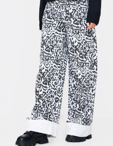 Blugi PRETTYLITTLETHING, animal print