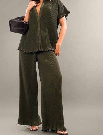 Pantaloni PRETTYLITTLETHING, verde