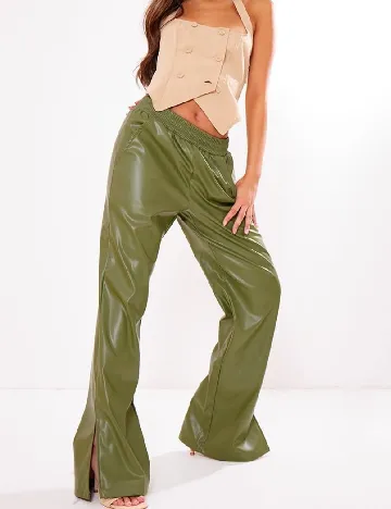 Pantaloni PRETTYLITTLETHING, verde