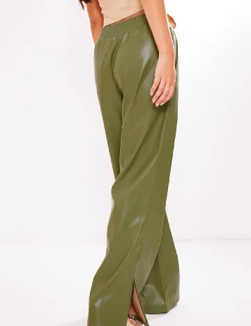 Pantaloni PRETTYLITTLETHING, verde