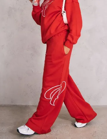 Pantaloni PRETTYLITTLETHING, rosu