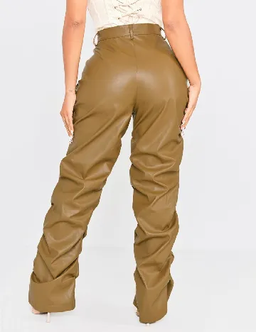 Pantaloni PRETTYLITTLETHING, verde