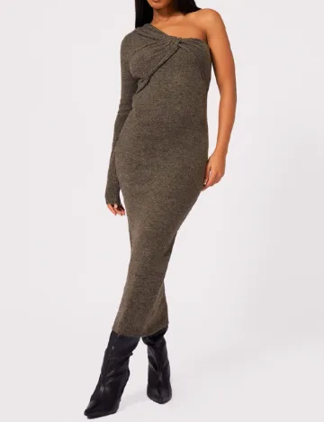 Rochie lunga PRETTYLITTLETHING, maro