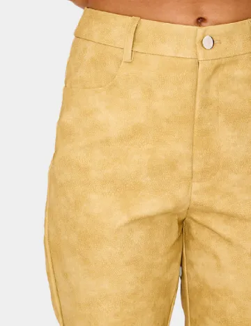 Pantaloni PRETTYLITTLETHING, galben