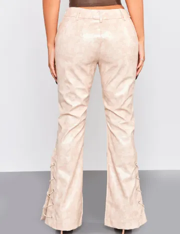 Pantaloni PRETTYLITTLETHING, crem