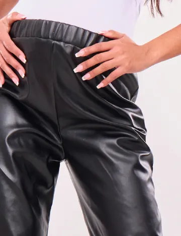 Pantaloni PRETTYLITTLETHING Maternity, negru