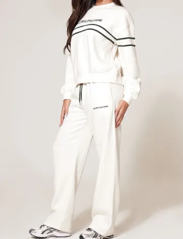 Bluza PRETTYLITTLETHING, alb Alb