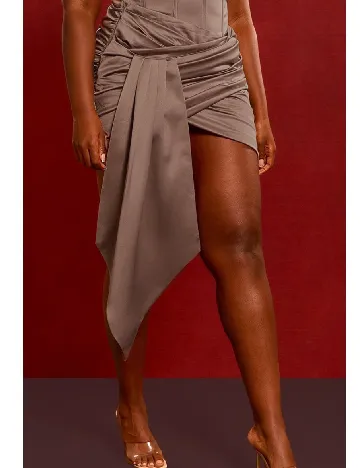 Fusta PRETTYLITTLETHING Plus Size, maro