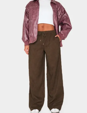 Pantaloni PRETTYLITTLETHING, maro Maro