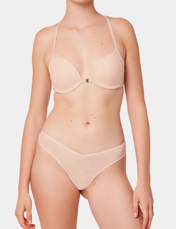 Chilot Triumph, nude