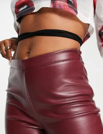 Pantaloni COLLUSION, visiniu