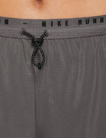Pantaloni scurti Nike, gri inchis
