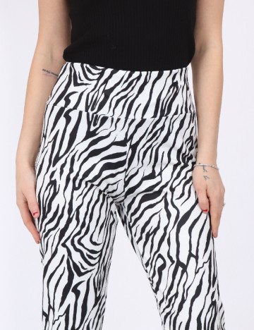 Pantaloni SHEIN, alb/negru