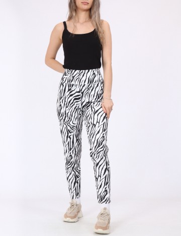 Pantaloni SHEIN, alb/negru