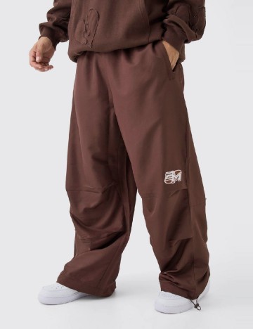 Pantaloni Boohoo MAN, maro