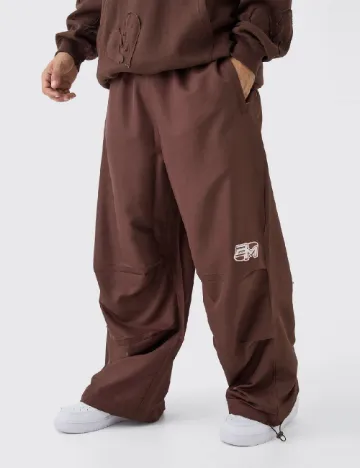 Pantaloni Boohoo MAN, maro
