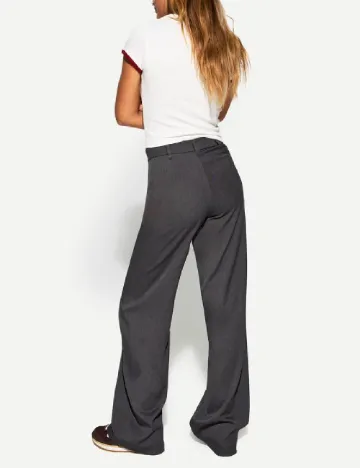 Pantaloni Bershka, gri
