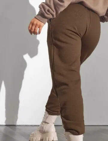 Pantaloni Boohoo, maro
