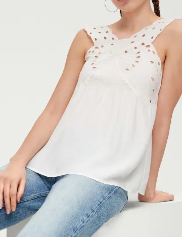 Maiou Q/S, alb