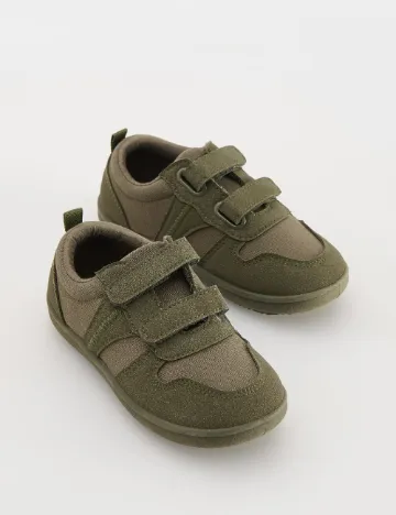 Adidasi Reserved, verde