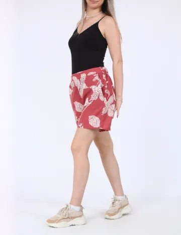 Pantaloni scurti Vero Moda, rosu