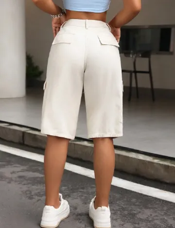 Pantaloni scurti SHEIN, crem