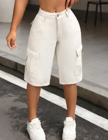 Pantaloni scurti SHEIN, crem