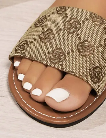 Slapi SHEIN, maro