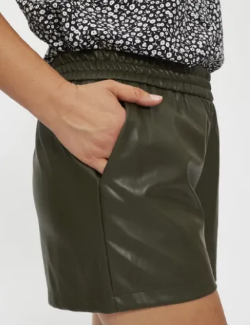 Pantaloni scurti Jacqueline de Yong, verde