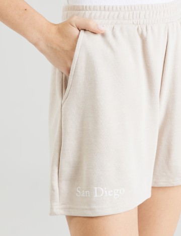 Pantaloni scurti Pieces, crem