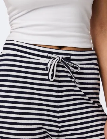 Pantaloni Pieces, alb/albastru