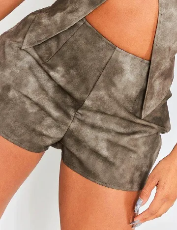 Pantaloni scurti PRETTYLITTLETHING, gri Gri