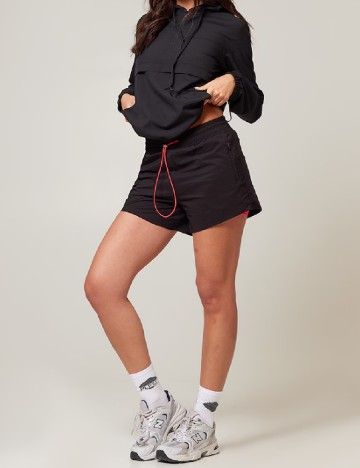 Pantaloni scurti PRETTYLITTLETHING, negru