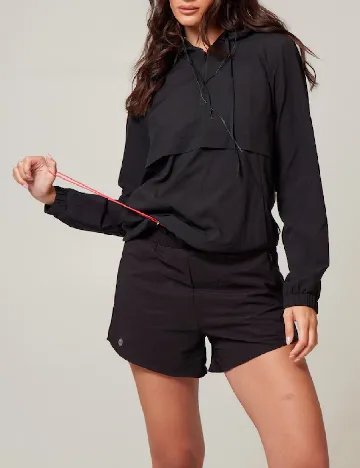 Pantaloni scurti PRETTYLITTLETHING, negru