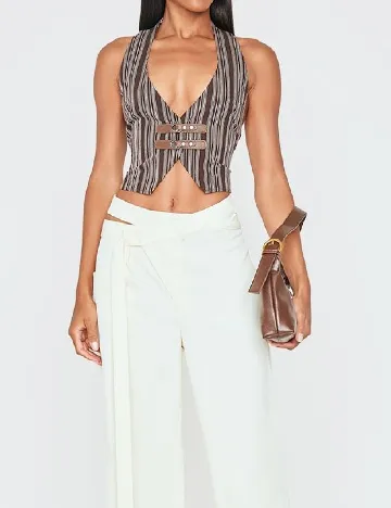 Top PRETTYLITTLETHING, maro inchis Maro