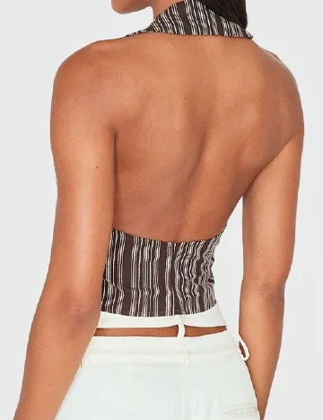 Top PRETTYLITTLETHING, maro inchis Maro