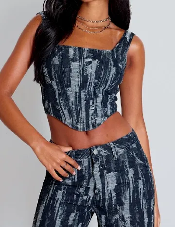 Top PRETTYLITTLETHING, negru