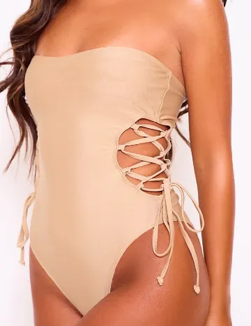 Costum de baie PRETTYLITTLETHING, crem