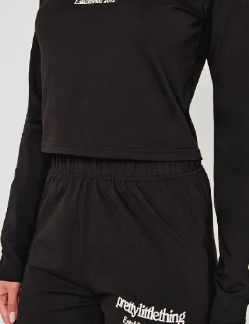 Bluza PRETTYLITTLETHING, negru Negru