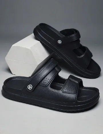 Slapi SHEIN, negru