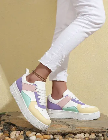 Adidasi SHEIN, mix culori