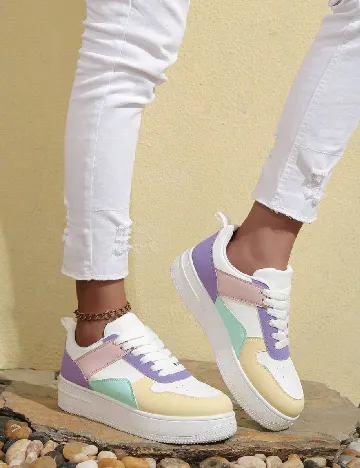 Adidasi SHEIN, mix culori