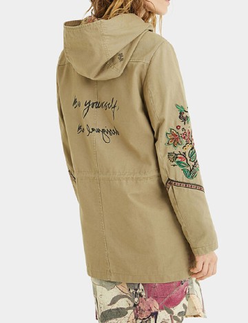 Jacheta Desigual, kaki