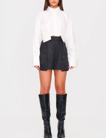 Pantaloni scurti PRETTYLITTLETHING, negru