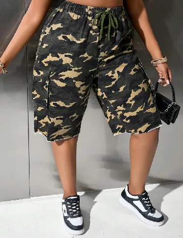 Pantaloni scurti SHEIN CURVE, army Verde