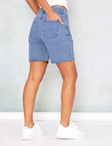 Pantaloni scurti PRETTYLITTLETHING, albastru