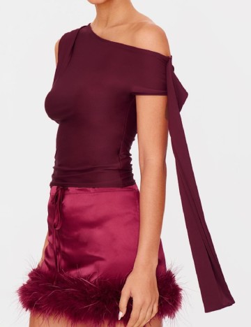 Bluza PRETTYLITTLETHING, visiniu