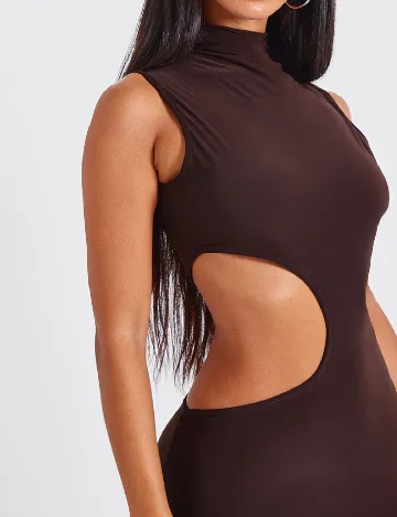 Rochie lunga PRETTYLITTLETHING, maro Maro